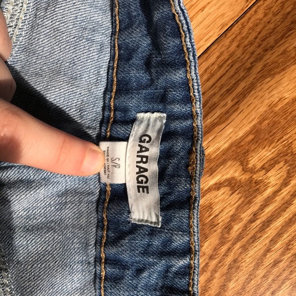 Garage jean mini skirt with rips - Picture 3 of 3